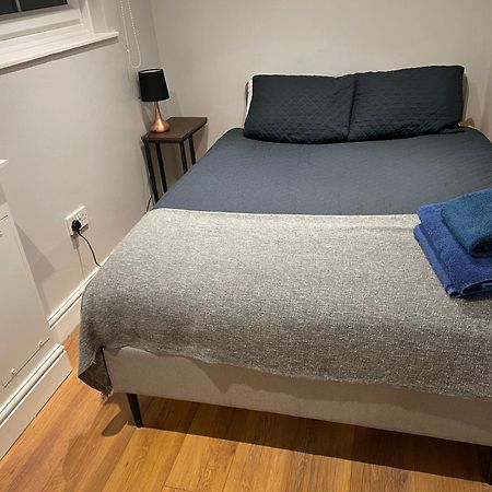 2 Bedroom Apartment Chiswick Park Tube Station Londra Exterior foto