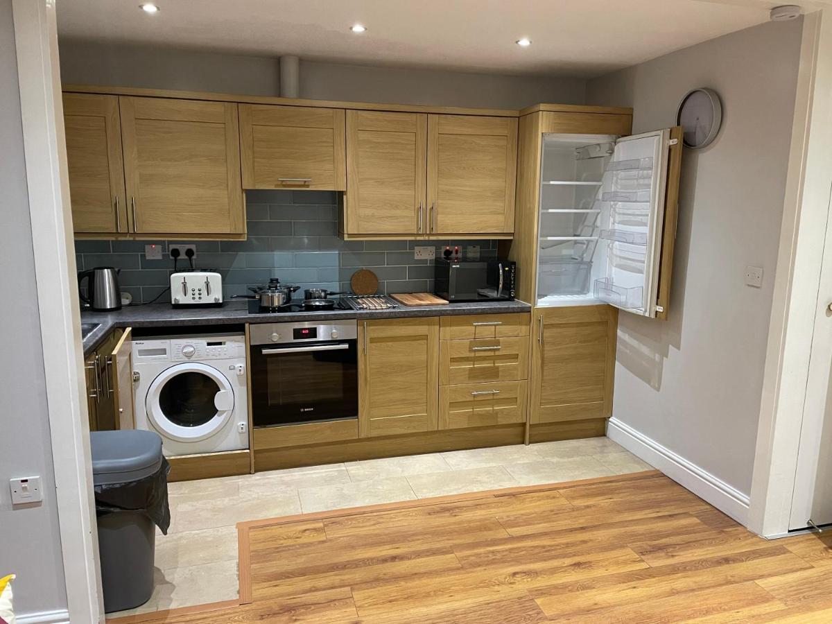 2 Bedroom Apartment Chiswick Park Tube Station Londra Exterior foto
