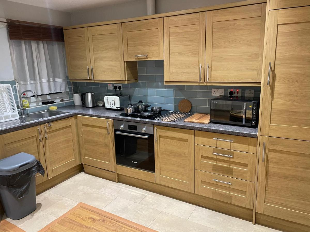 2 Bedroom Apartment Chiswick Park Tube Station Londra Exterior foto