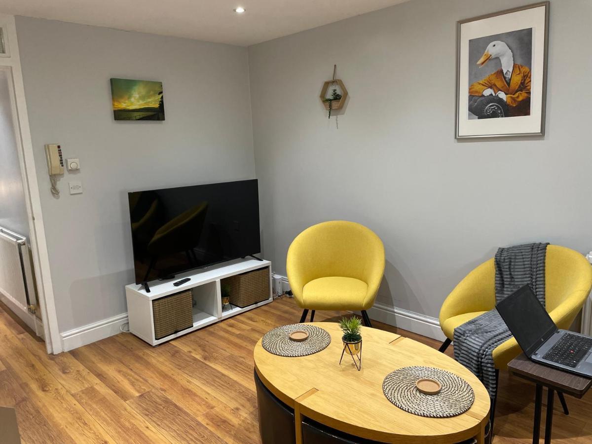 2 Bedroom Apartment Chiswick Park Tube Station Londra Exterior foto