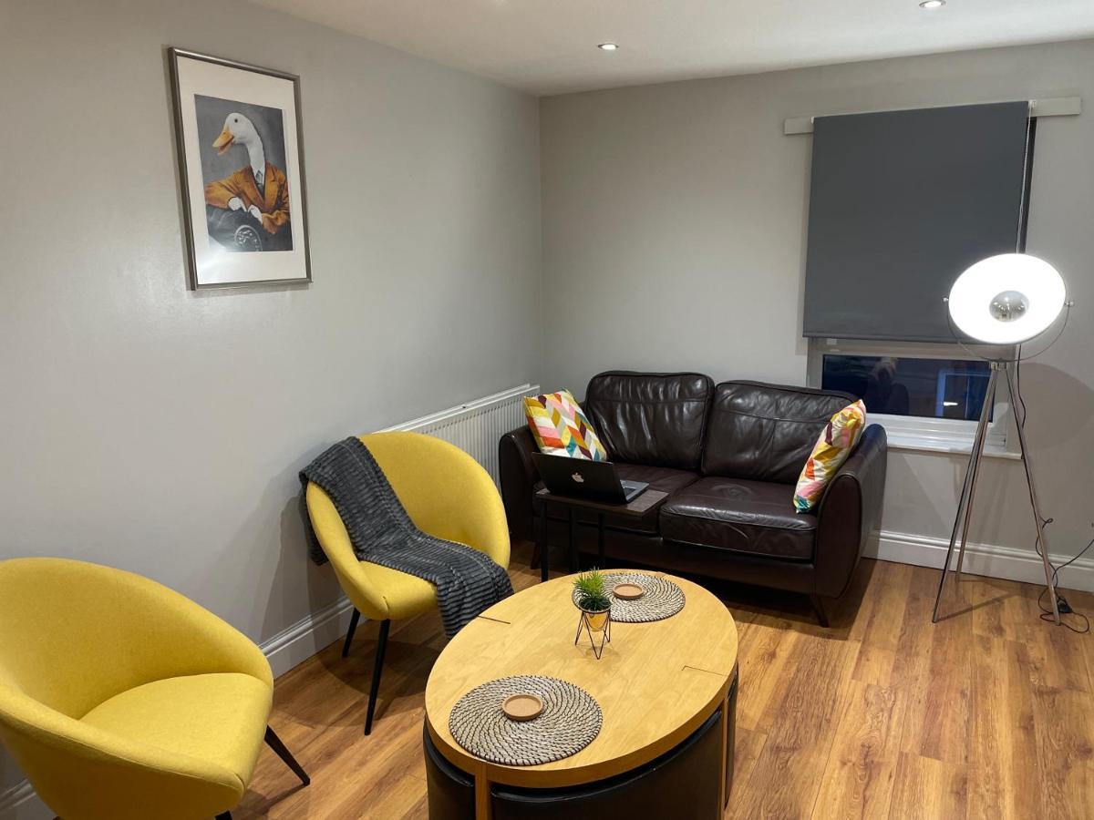 2 Bedroom Apartment Chiswick Park Tube Station Londra Exterior foto