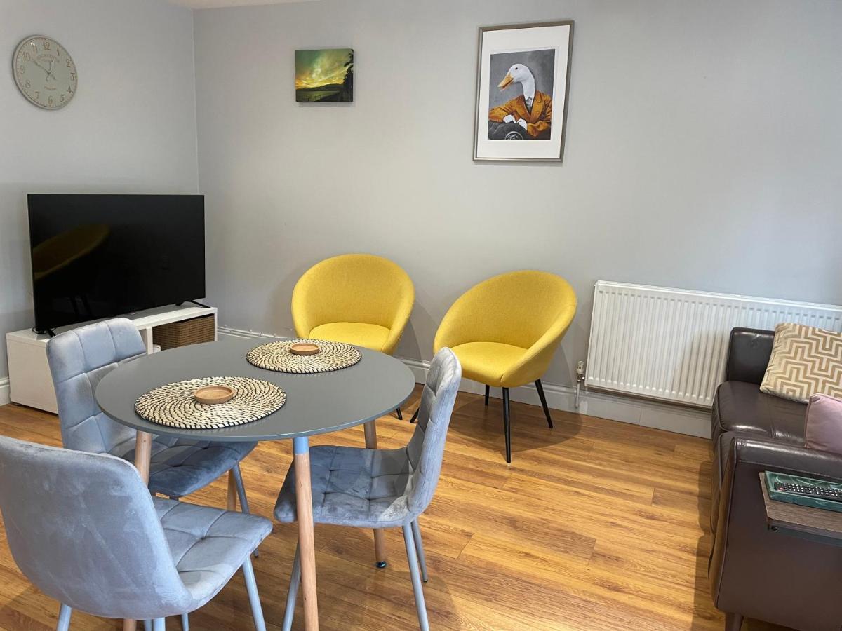 2 Bedroom Apartment Chiswick Park Tube Station Londra Exterior foto