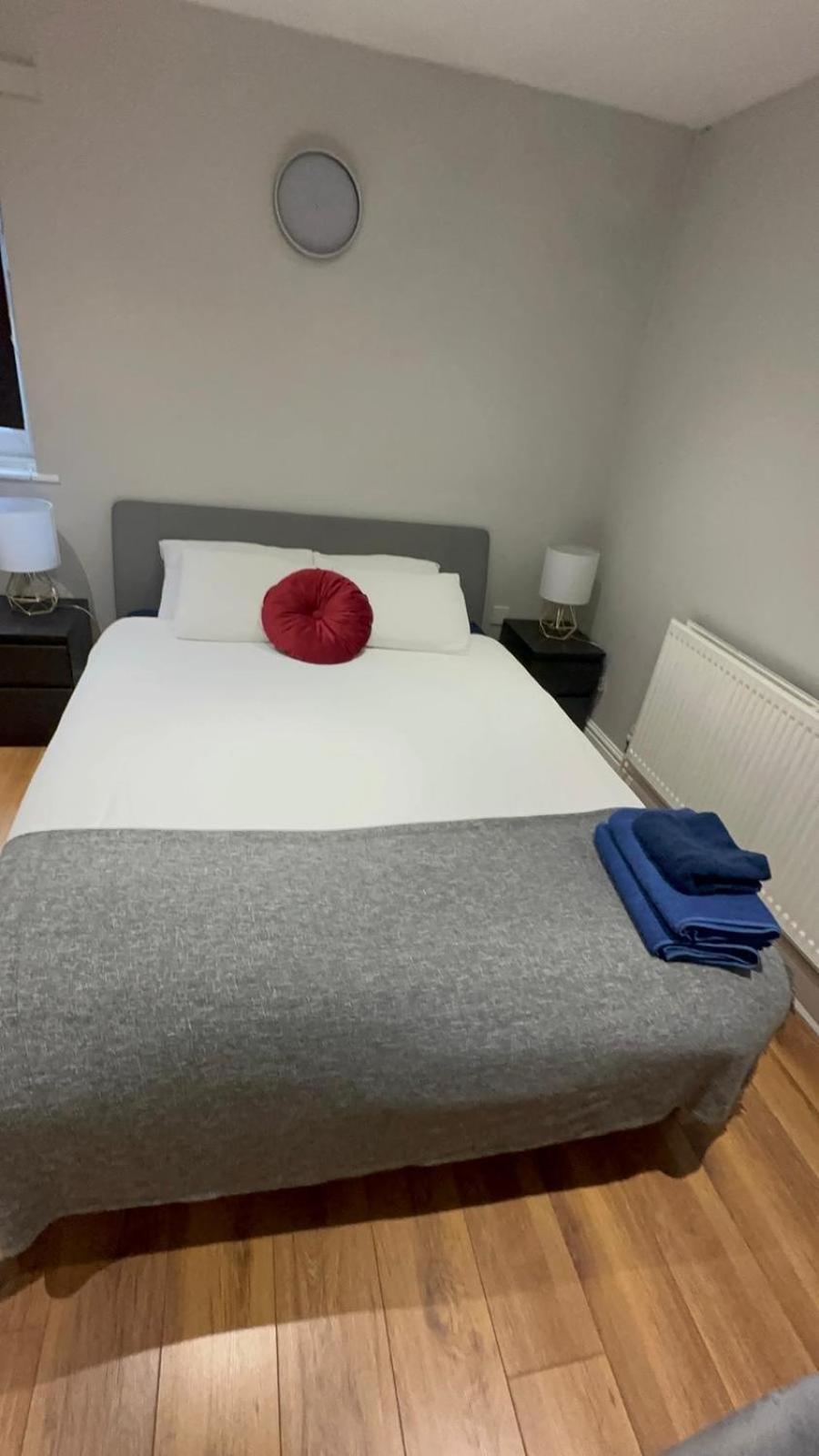 2 Bedroom Apartment Chiswick Park Tube Station Londra Exterior foto