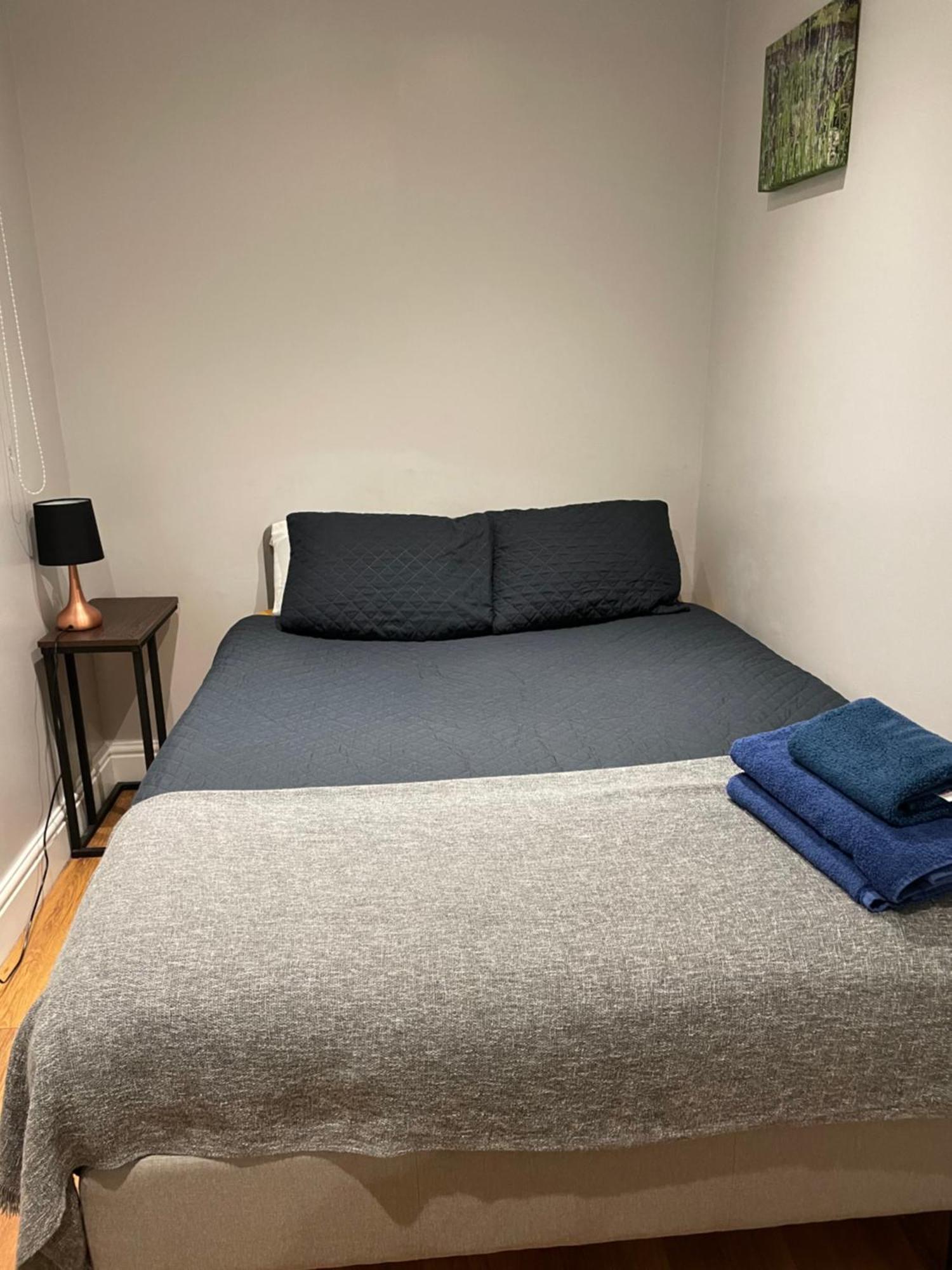 2 Bedroom Apartment Chiswick Park Tube Station Londra Exterior foto
