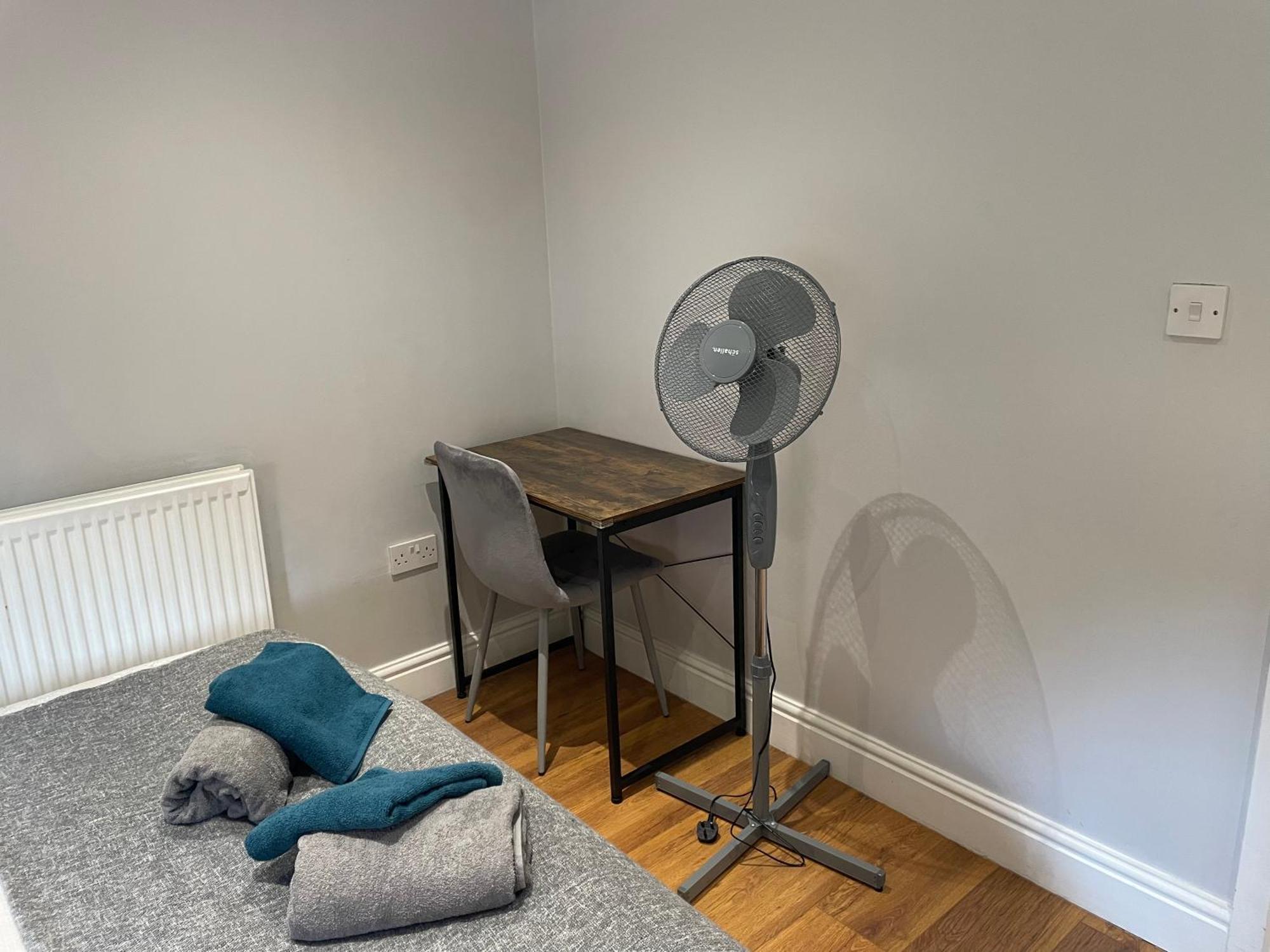 2 Bedroom Apartment Chiswick Park Tube Station Londra Exterior foto